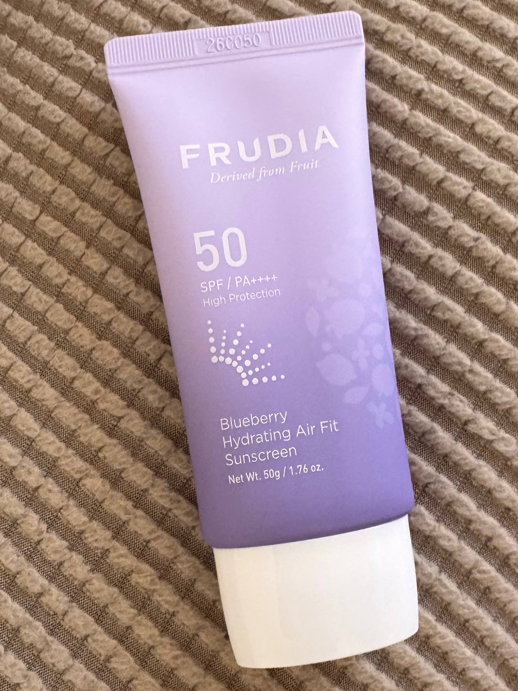 Солнцезащитный крем FRUDIA Blueberry Hydrating Air Fit Sunscreen