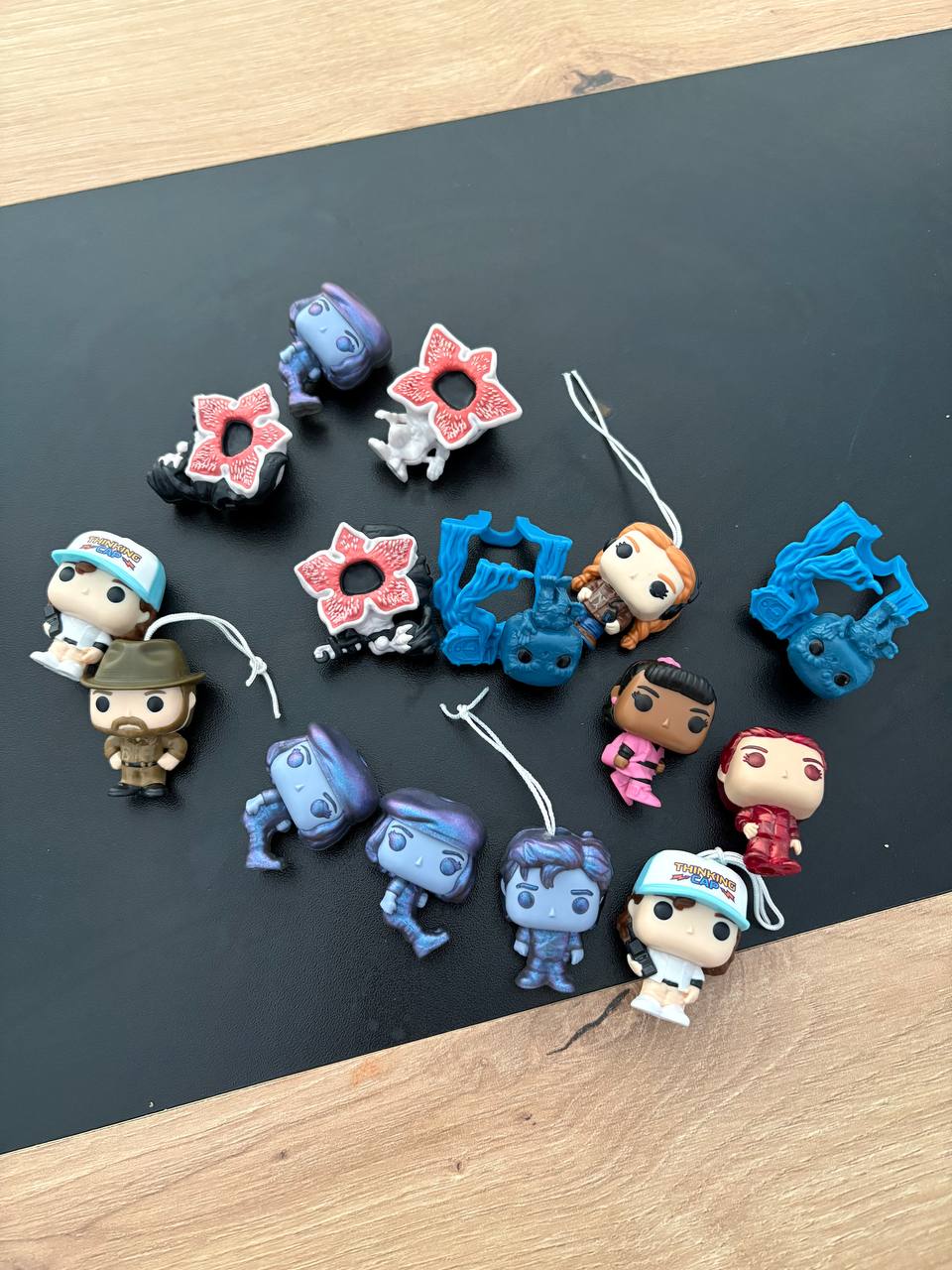 Poklanjam figurice Kinder Stranger Things