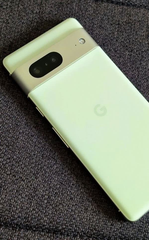 Google Pixel 7 в цвете Lemongrass