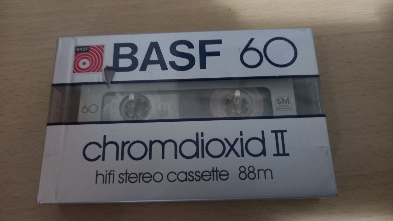 Запечатанная аудиокассета BASF chromdioxid II