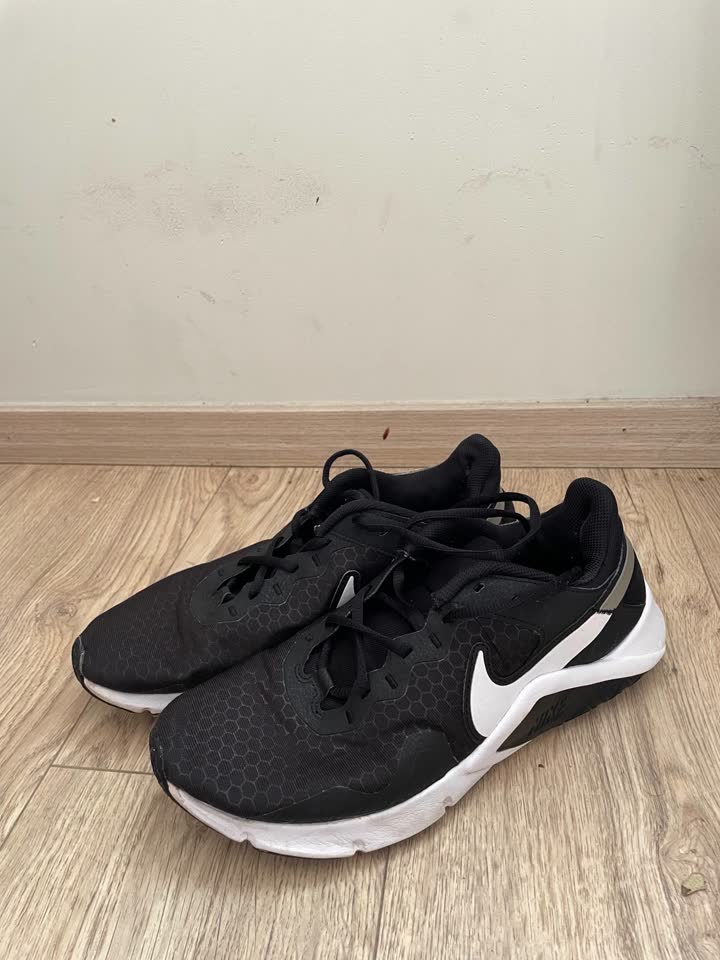 Nike Legend Essential 2