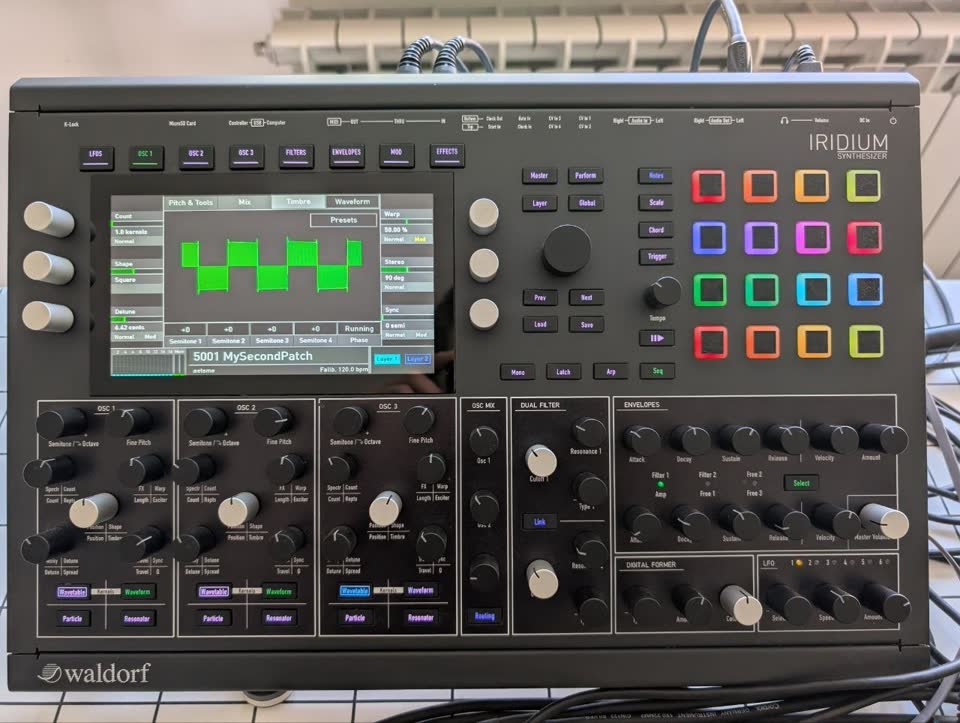 Продаю Waldorf Iridium Desktop.