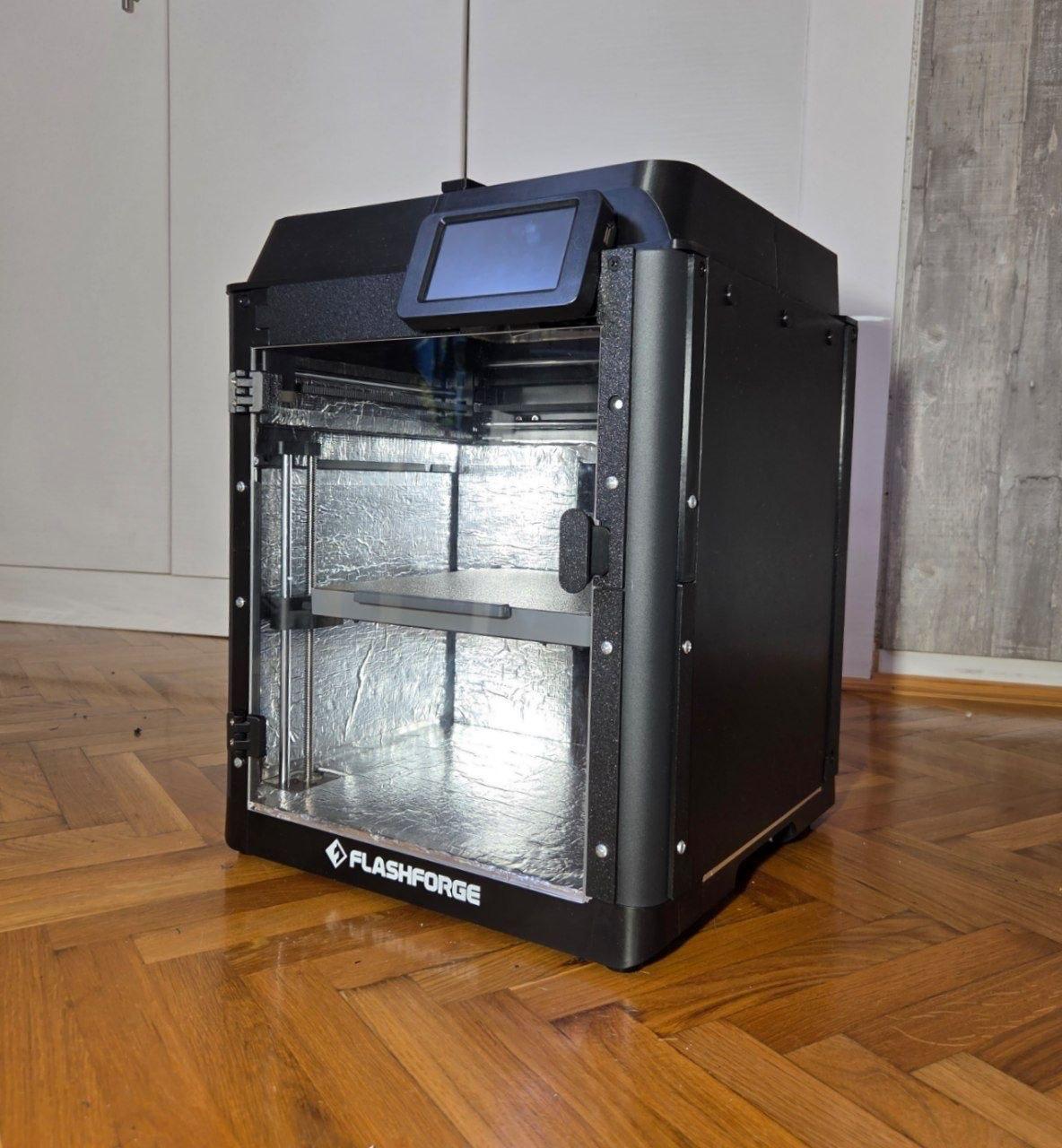 Prodajem Flashforge Adventurer 5M sa custom enclosure