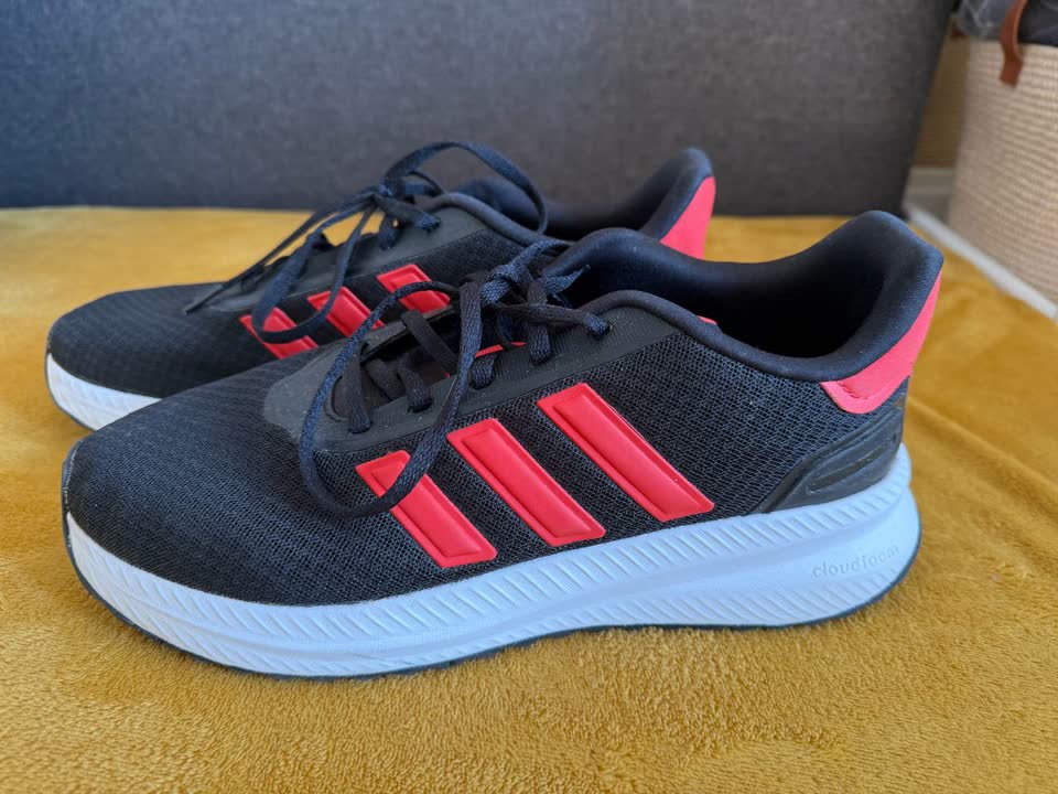 Легкие кроссовки adidas cloudfoam