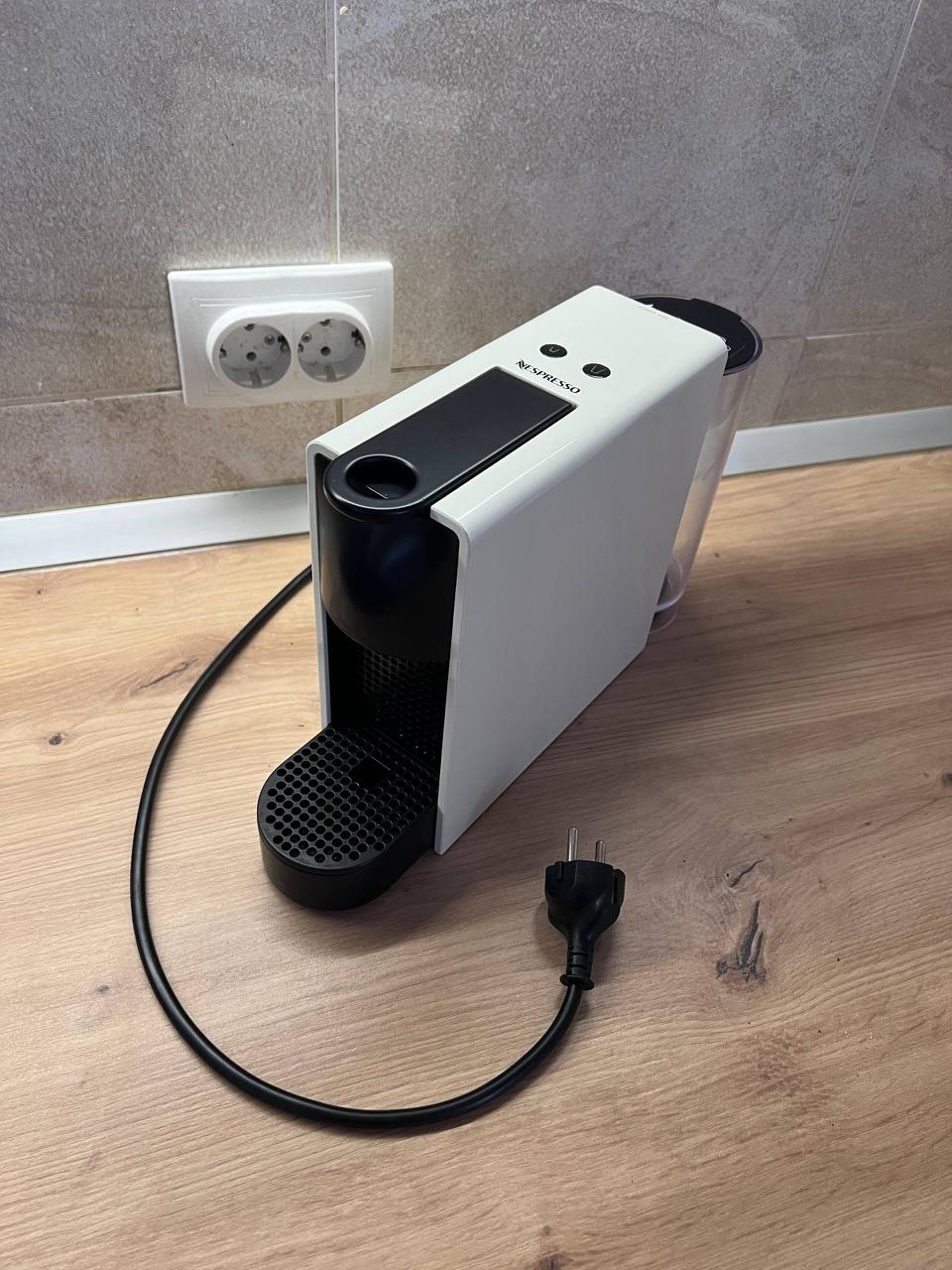 Капсульная кофемашина Nespresso Essenza Mini (Белый)
