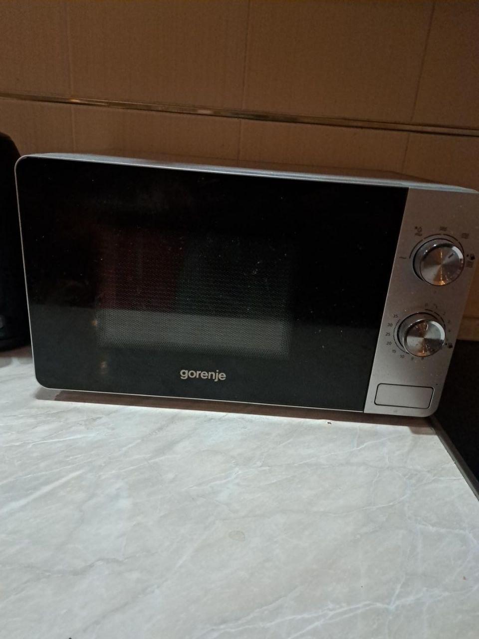 Prodajem mikrotalasnu pećnicu Gorenje