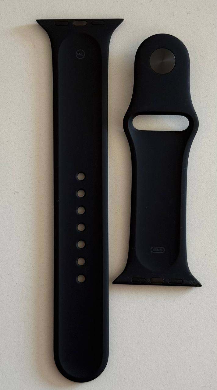 Оригинальный силиконовый черный ремешок для Apple Watch 11 на 46mm (размер M\L)