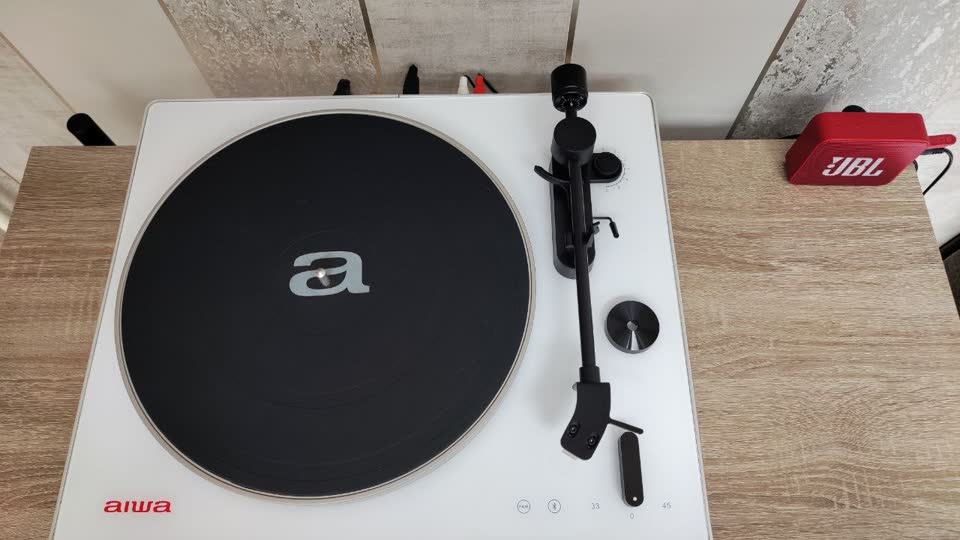 Универсальный проигрыватель AIWA APX-680BT