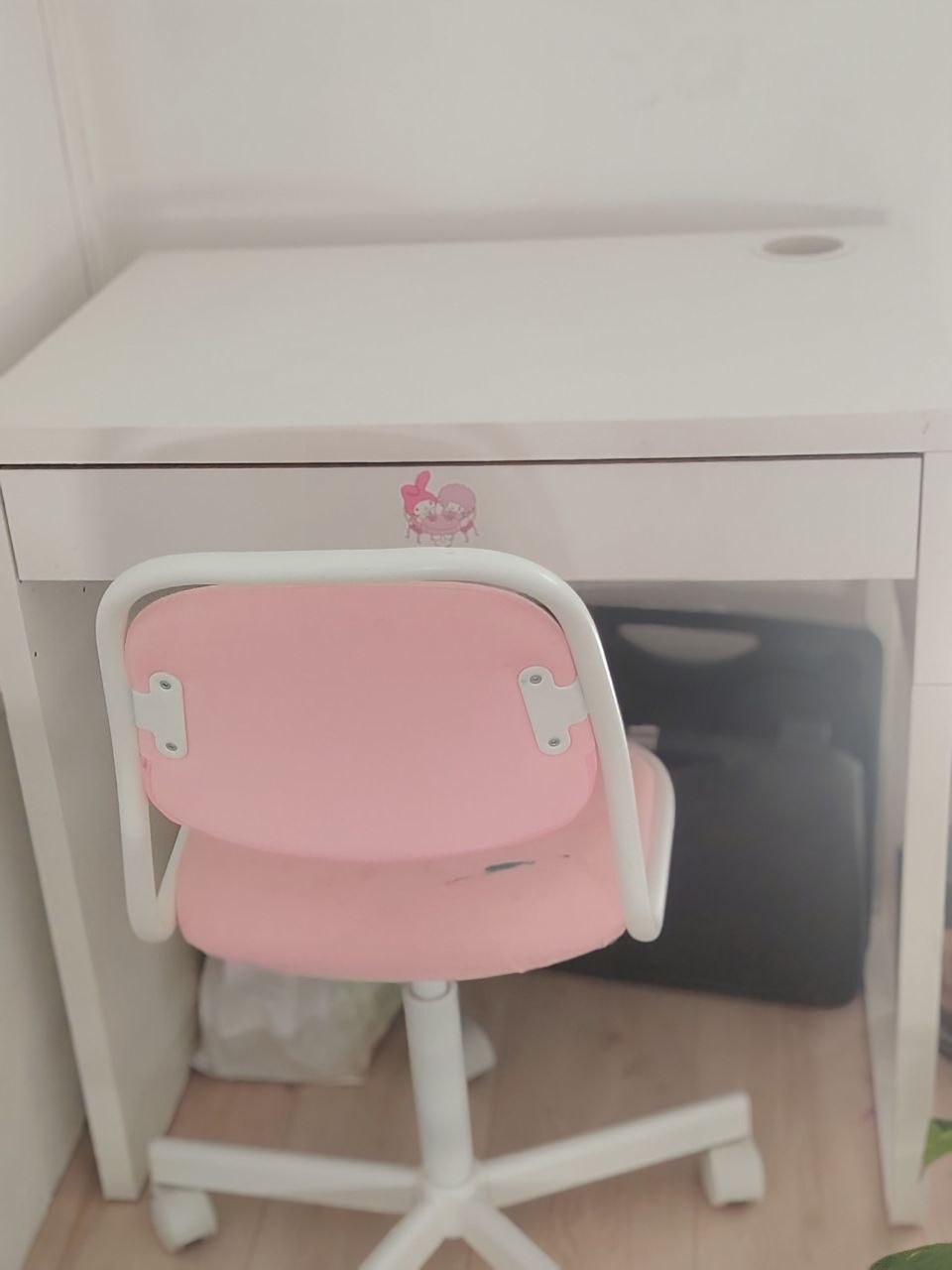 Письменный стол IKEA для учёбы и работы