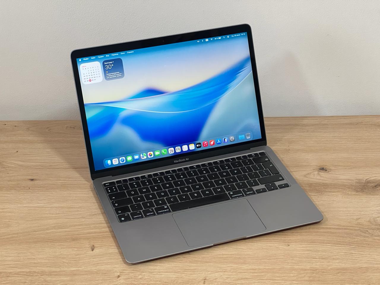 Apple MacBook Air 13 inča (2020, M1)