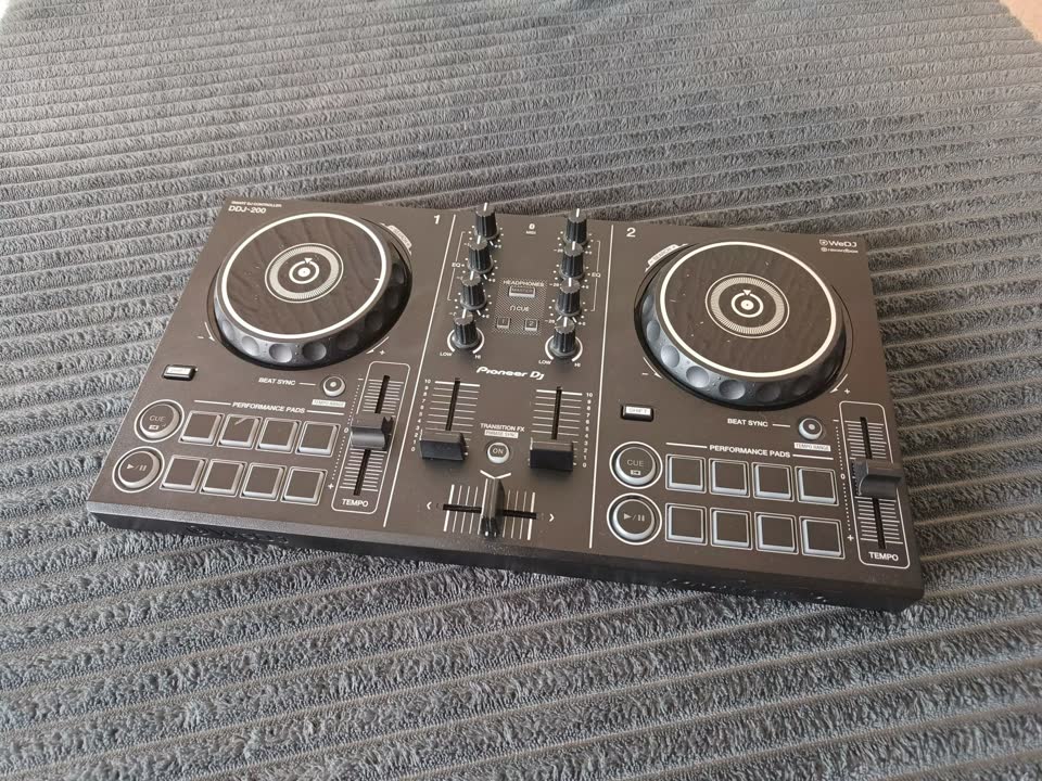 DJ пульт - Pioneer DDJ-200