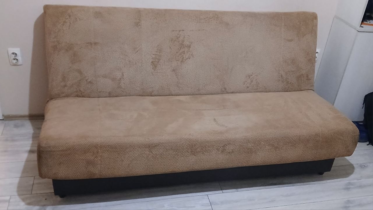 Kauč na razvlačenje, 200x120. Širina u sklopljenom stanju 100.
