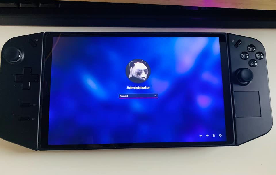 Prodajem Lenovo Legion Go (Z1 Extreme, 1TB)