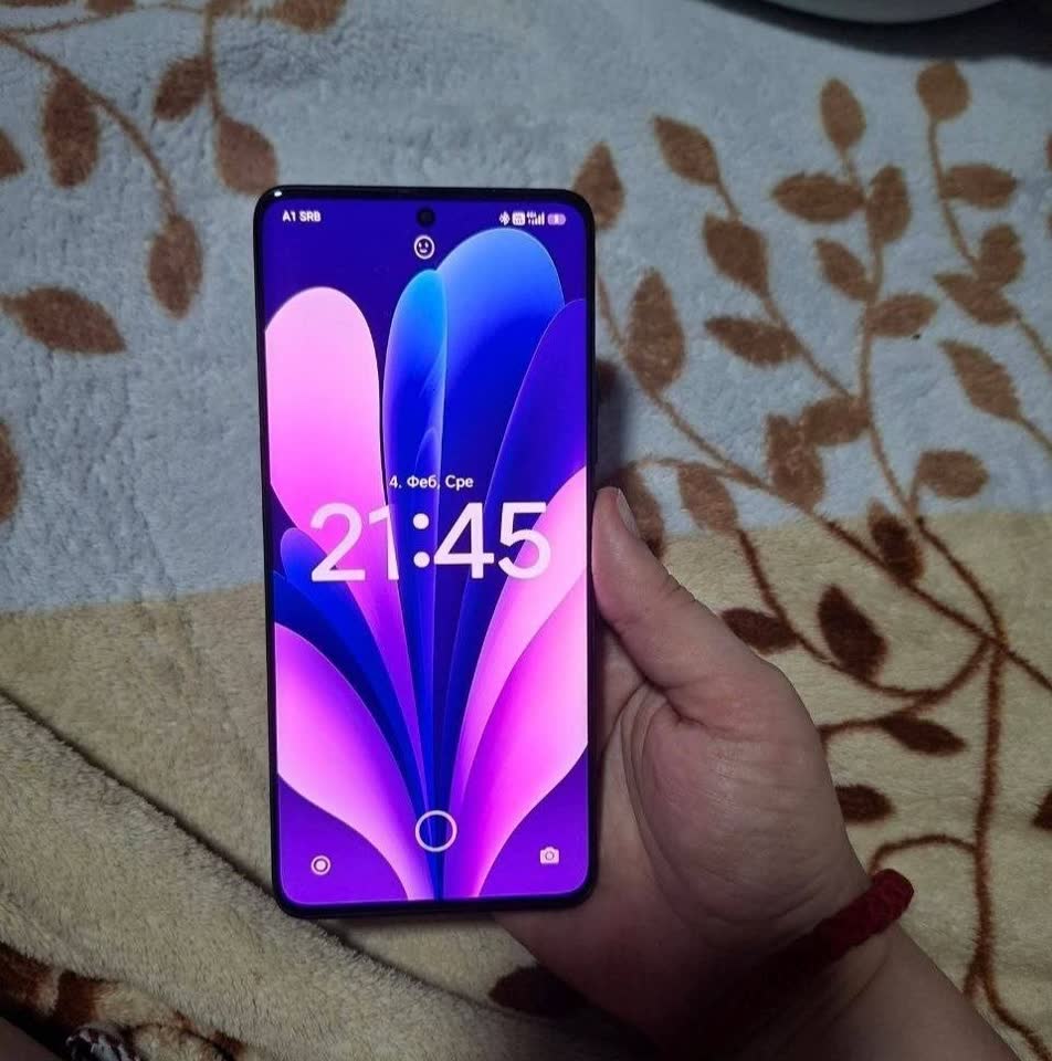 Prodaje se telefon Redmi Note 13 Pro Plus, 12/512GB