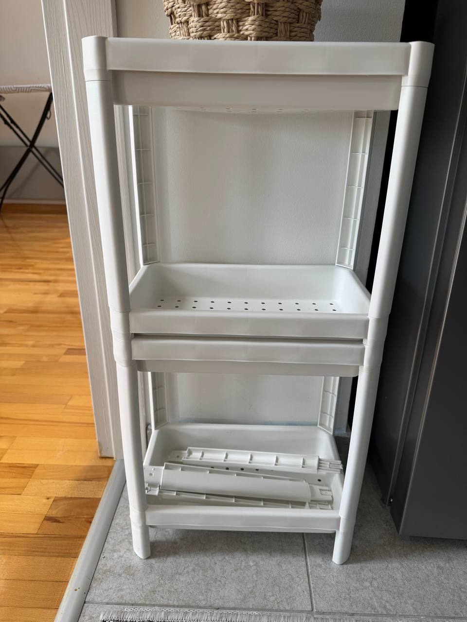 Пластиковые стеллажи IKEA Vesken
