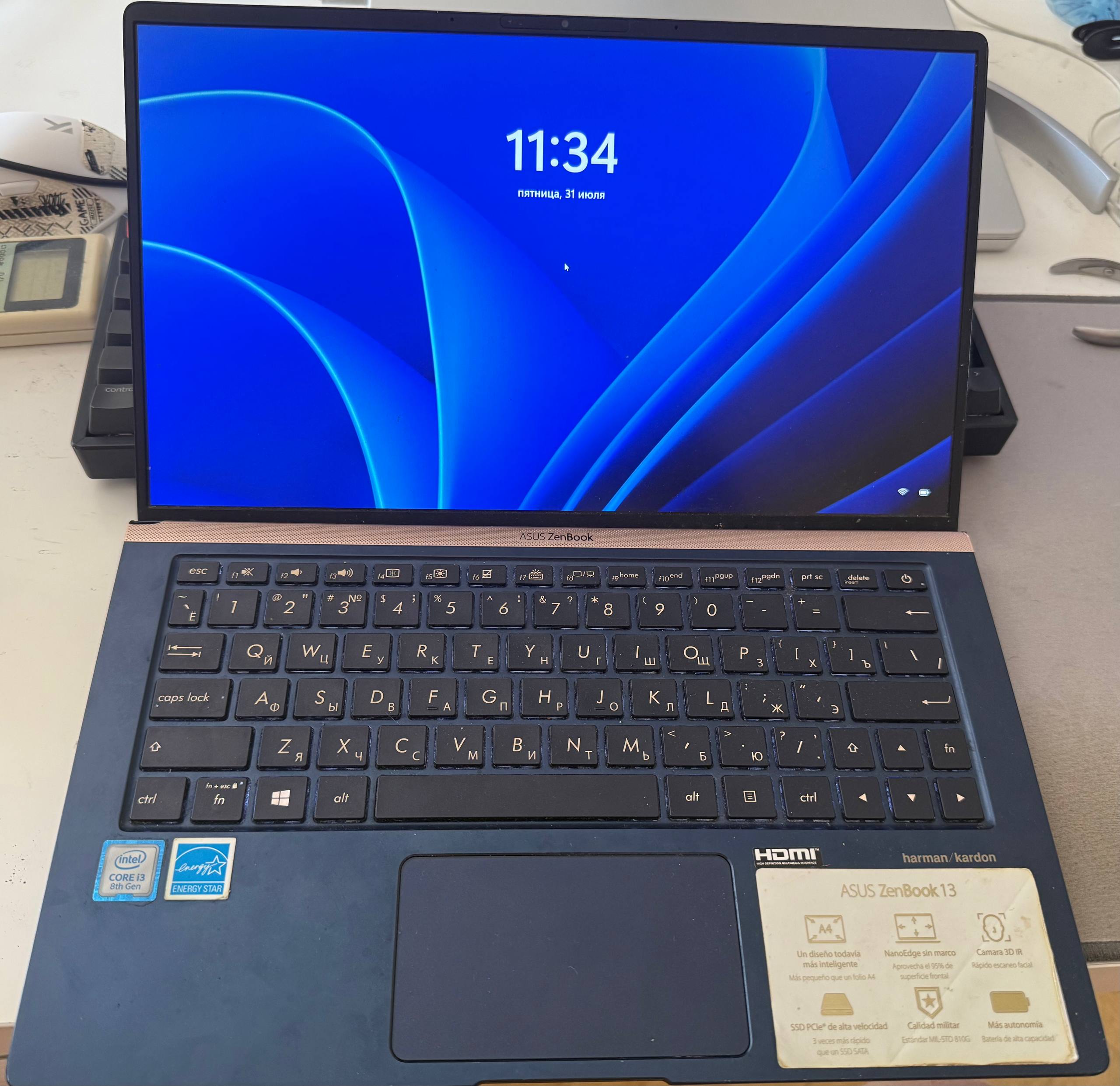 Prodajem laptop ASUS UX333FA