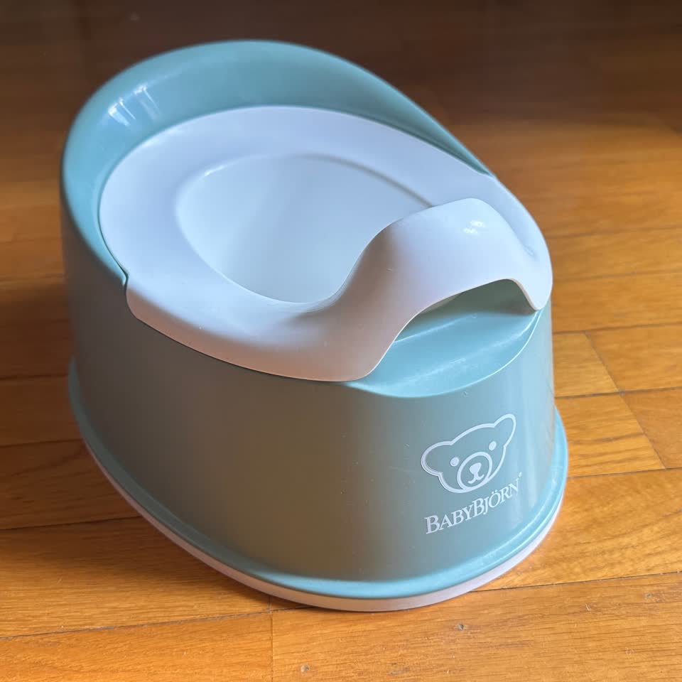 Горшок BabyBjorn Smart Potty Deep Green/White