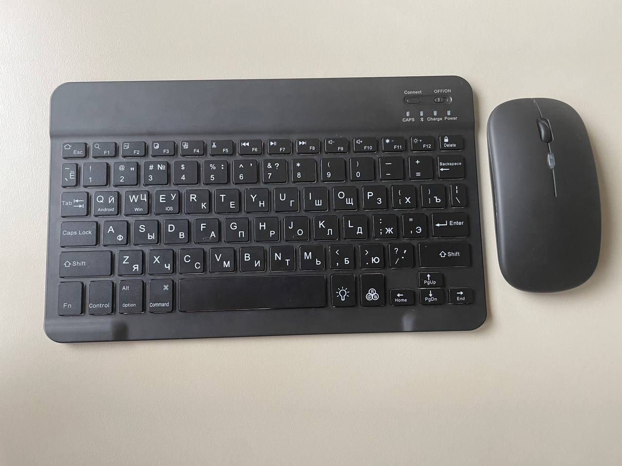 Tastatura sa ruskim rasporedom i miš