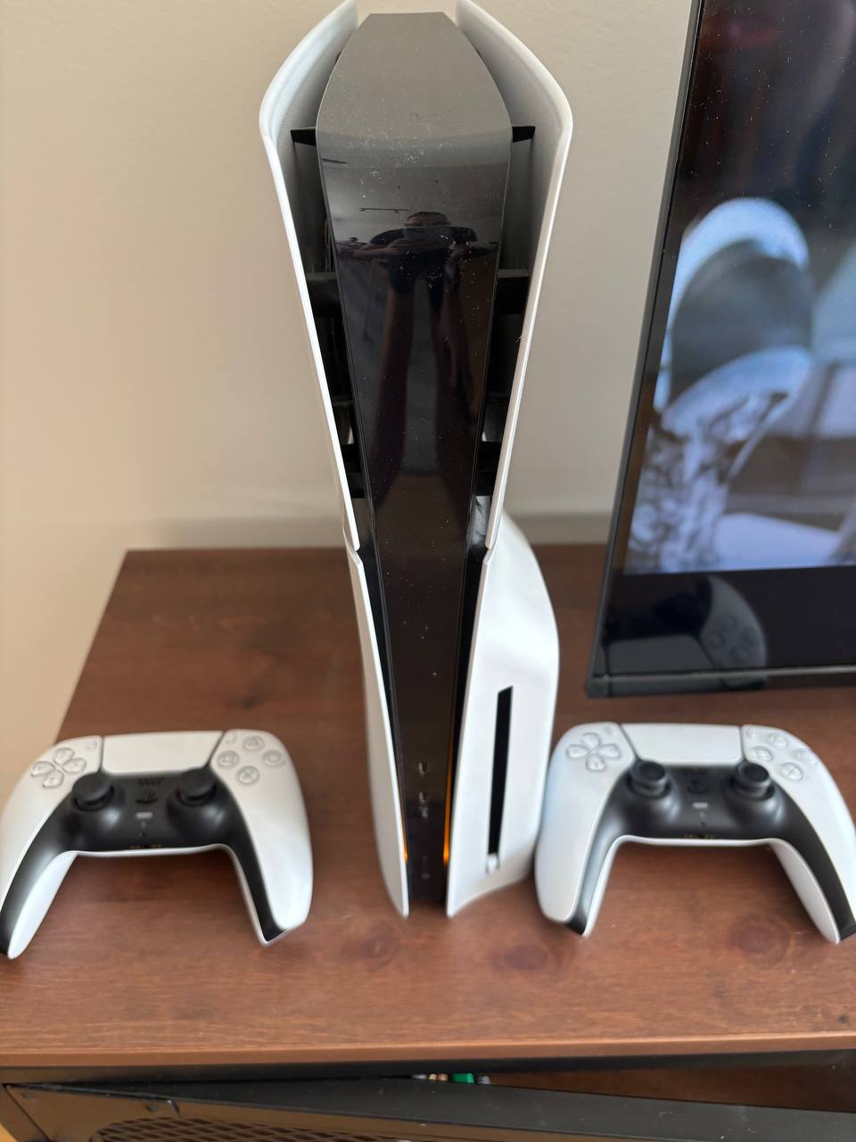 Prodajem PlayStation 5 Slim Disc Edition, 1 TB