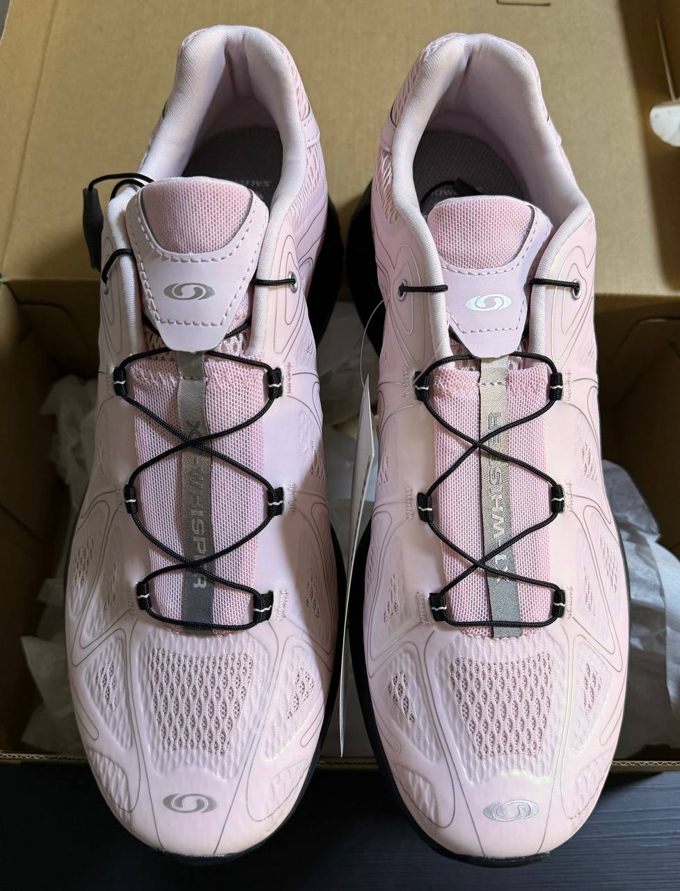 Новые кроссовки Salomon XT-Whisper Void в расцветке Icy Pink / Black