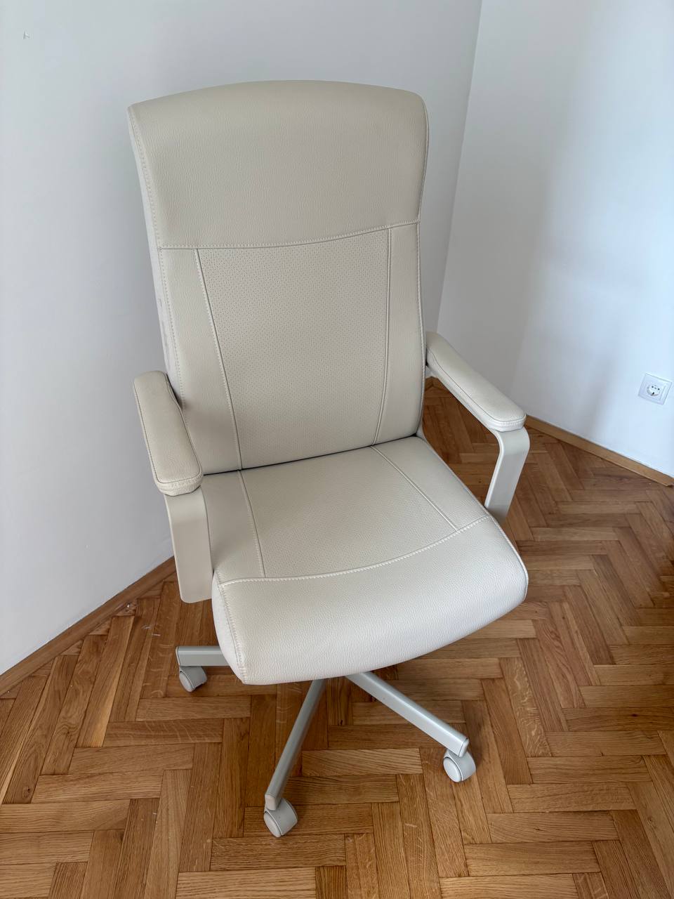 Prodajem radnu stolicu IKEA