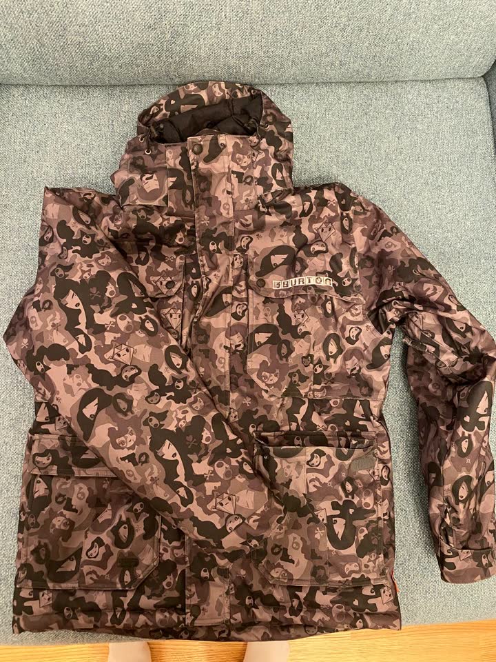 Продам сноубордическую утепленную куртку Burton