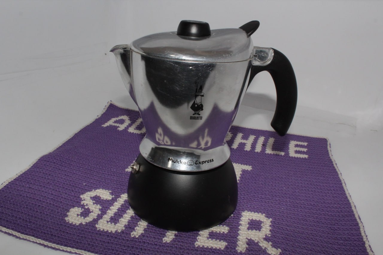 Продам гейзерную кофеварку Bialetti Mukka Express