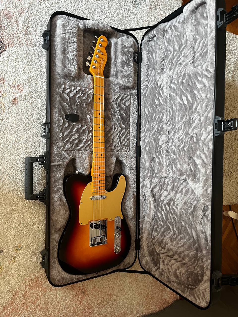 Продаю электрогитару Fender Am Ultra 2 Tele MN UBST