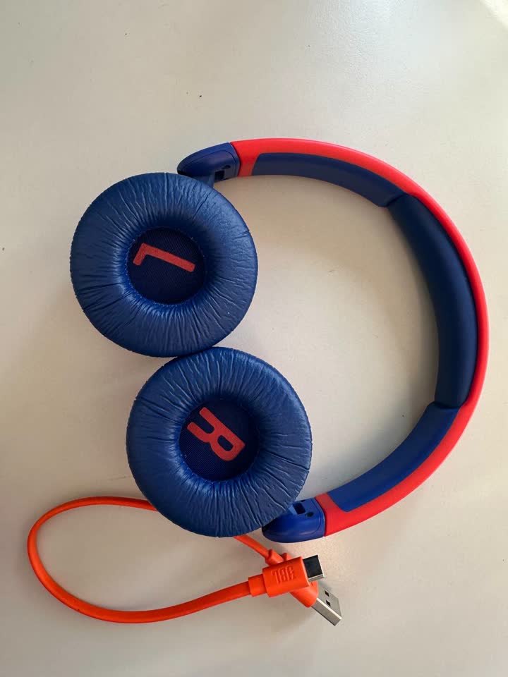Беспроводные детские наушники JBL