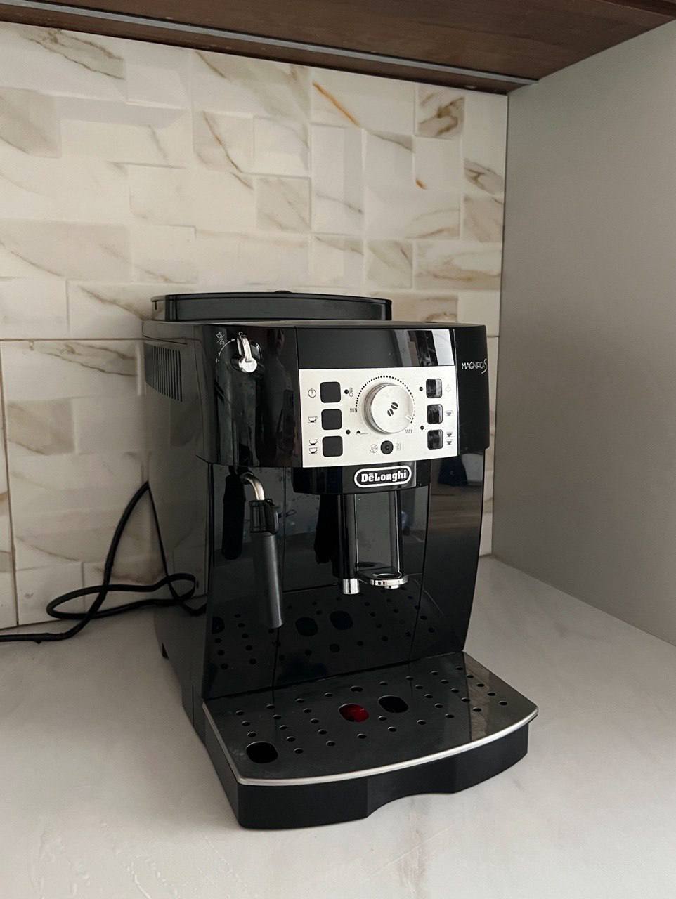 Kafe aparat DeLonghi Magnifica S