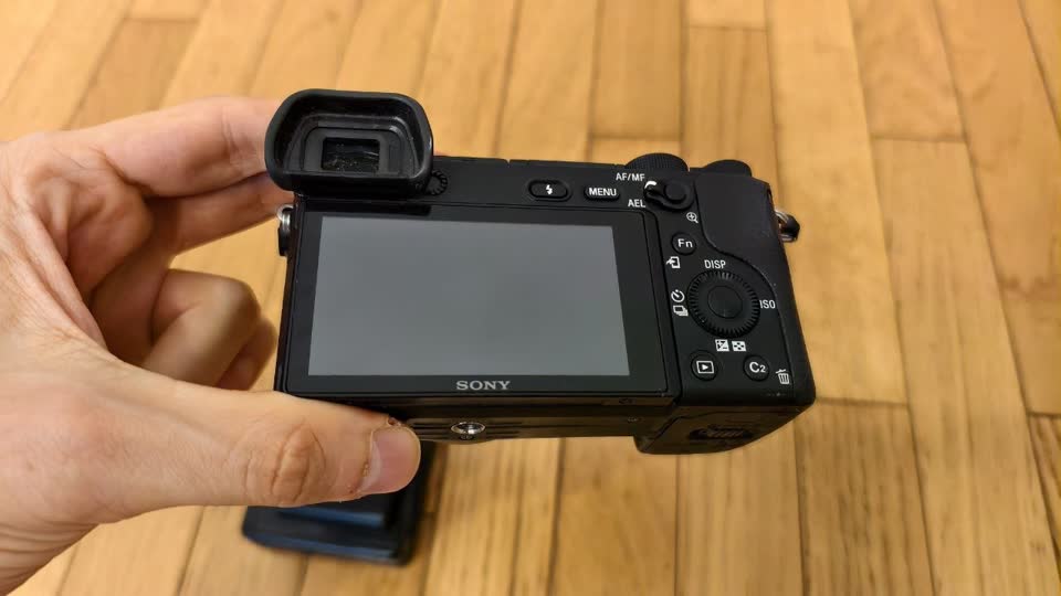 Фотоаппарат Sony A6300. Куплен новым лет десять назад, использовался для съёмки видео. Обнов