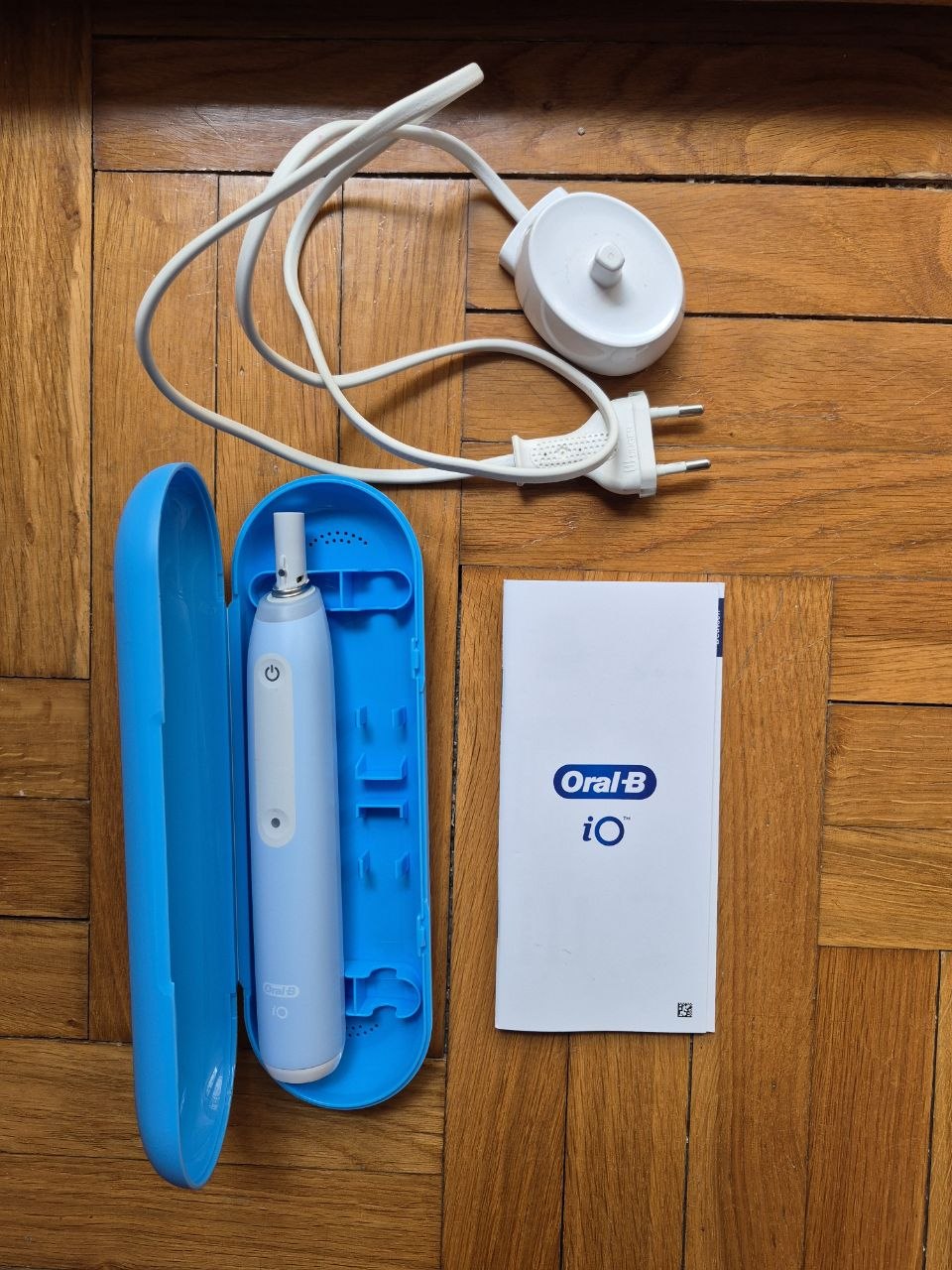 Prodajem električnu četkicu za zube Oral-B iO i termos IKEA