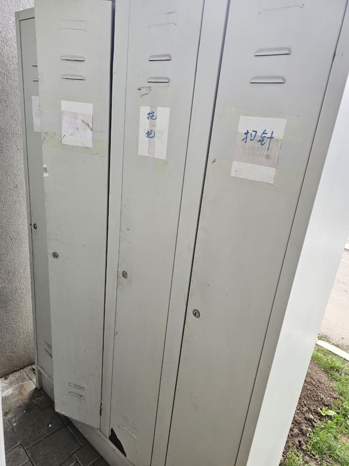 Продам металлические шкафы для одежды (БУ)