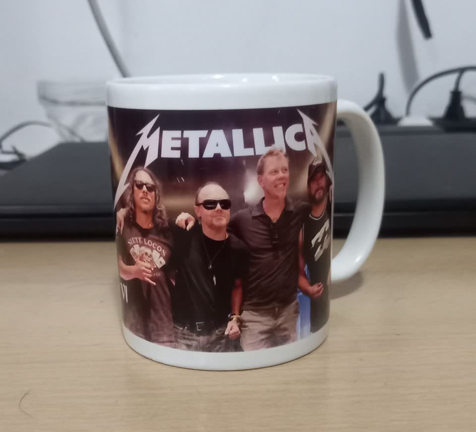 Продаю кружку с принтом рок-группы MetallicA