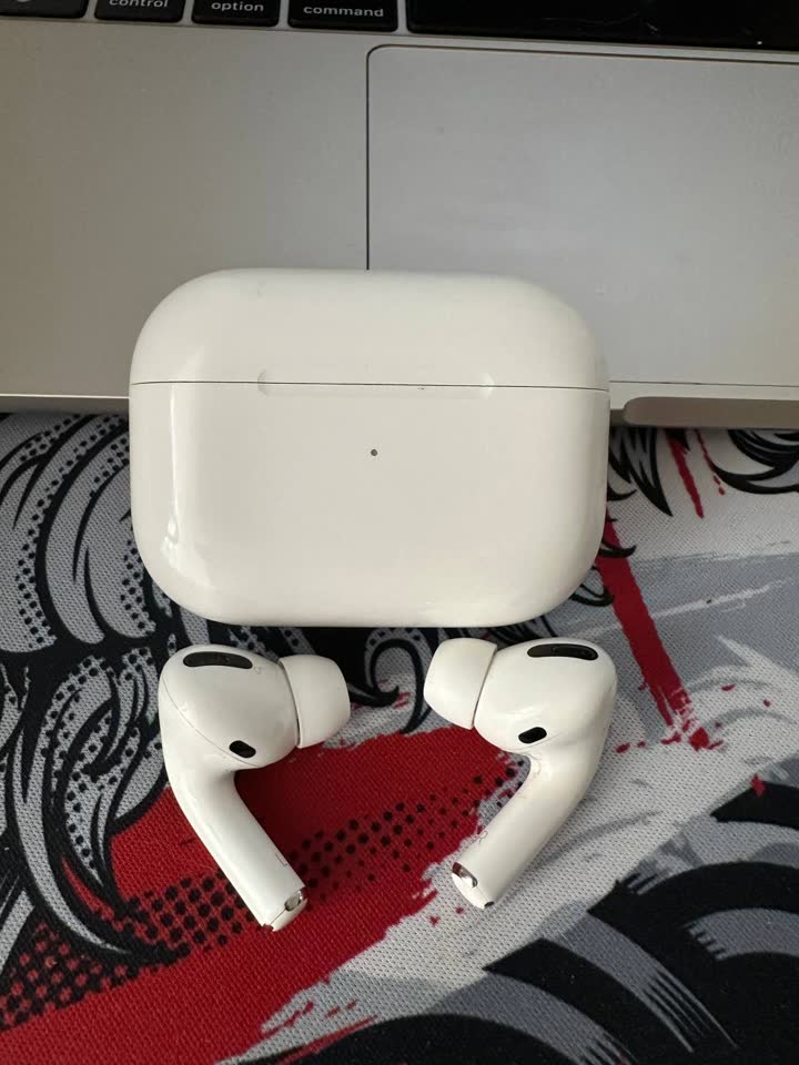 Продаем: AirPods Pro 1, проигрыватель винила, картриджи для KODAK Mini 2 и Mini Shot 2, дрон Fimi x8 SE