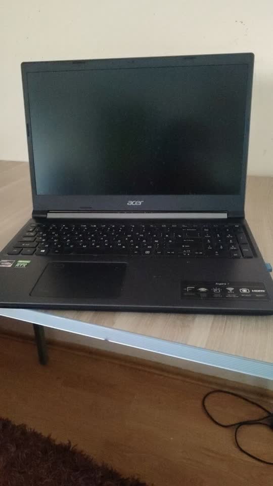 Prodajem gejmerski laptop Acer Aspire 7 (Ryzen 5 | 8Gb | 512Gb SSD)