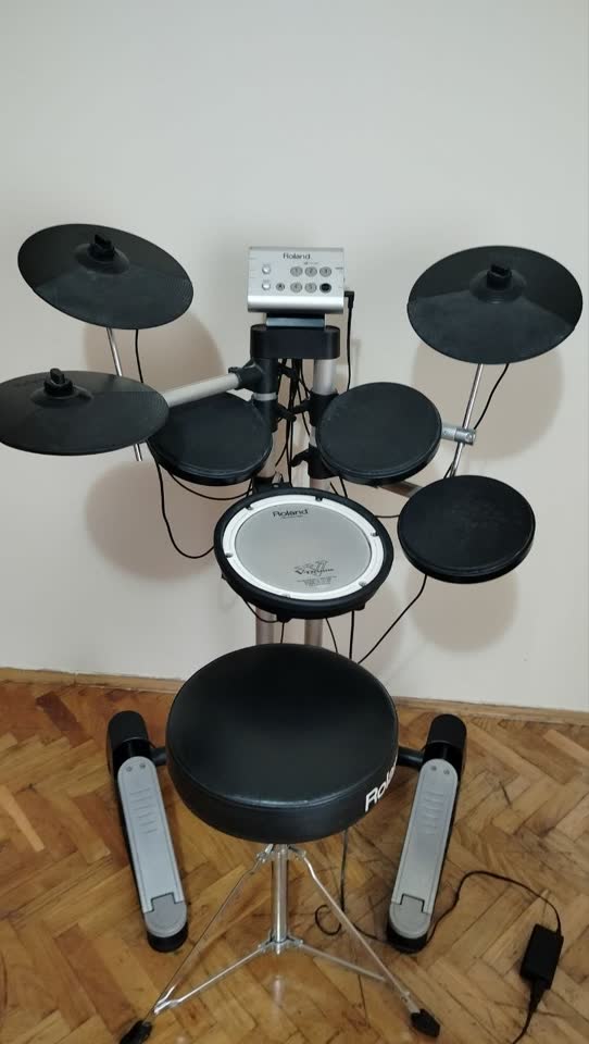 Продается электронная барабанная установка Roland HD-1