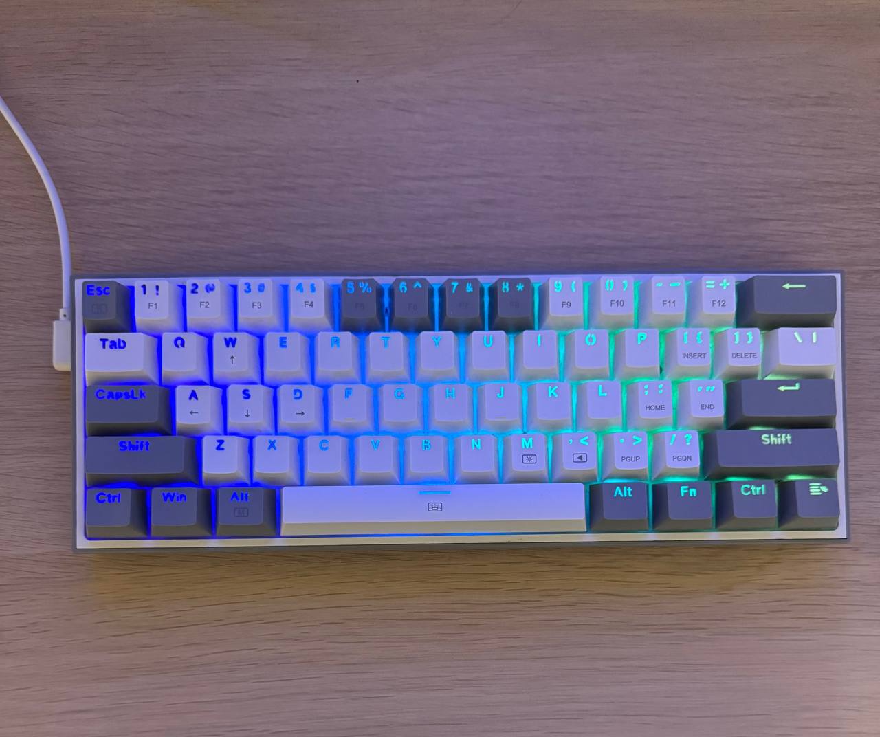 Prodajem mehaničku tastaturu 60% Redragon Fizz RGB K617-RGB