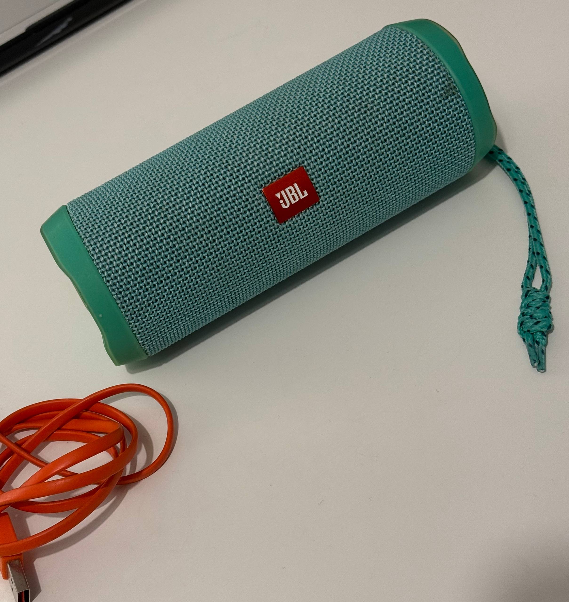 JBL zvučnik