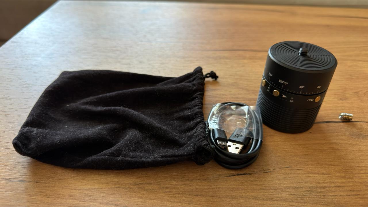 Rotirajuća glava FeiyuTech, GoPro objektiv, GoPro nosač, kuglasta glava BENRO, monopodi, tripod, pojačalo za slušalice Audinst