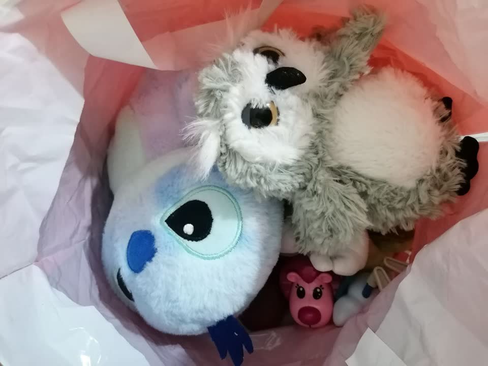 Отдам большой пакет игрушек