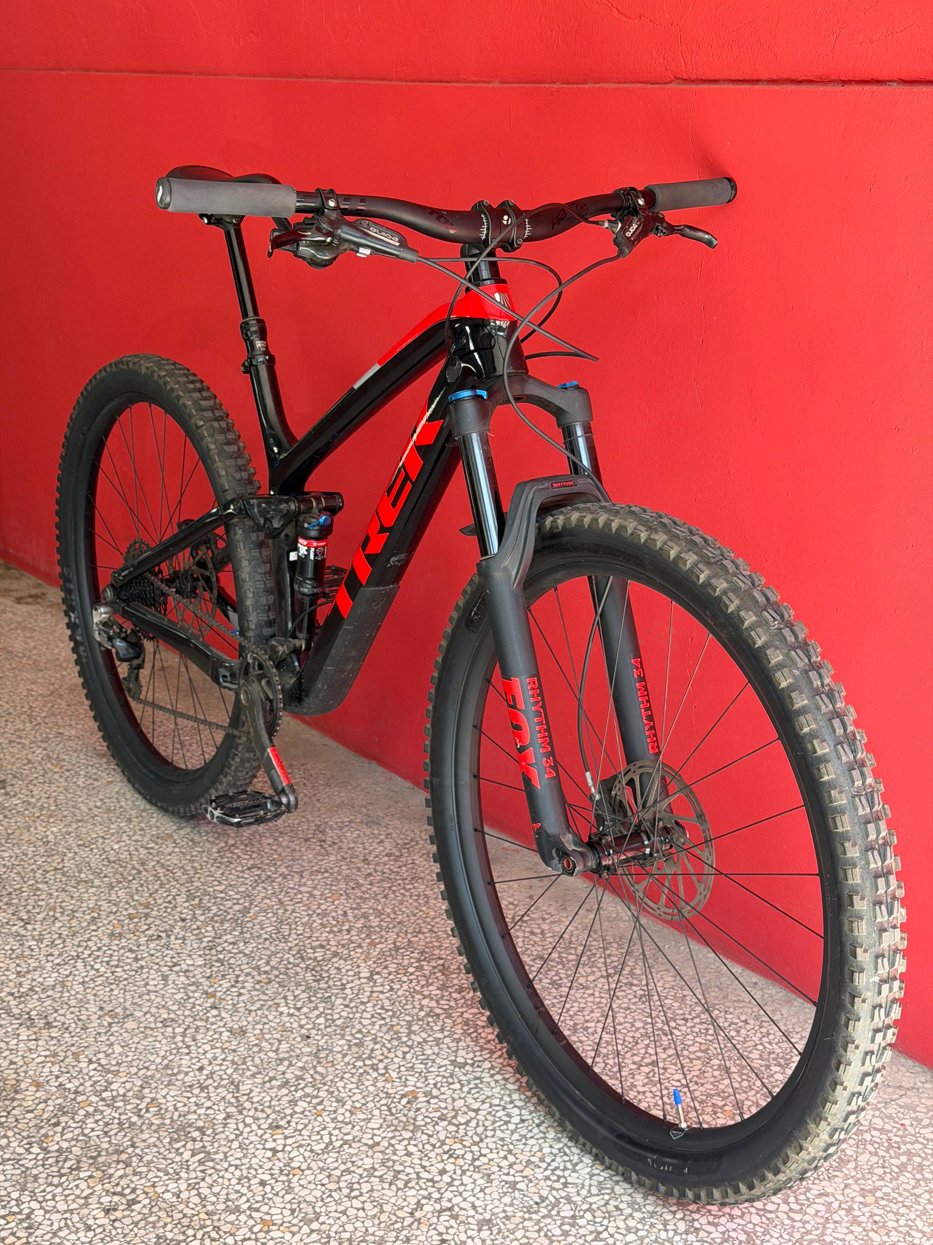 Prodajem Trek Fuel EX 9.8 Carbon, 19.5”