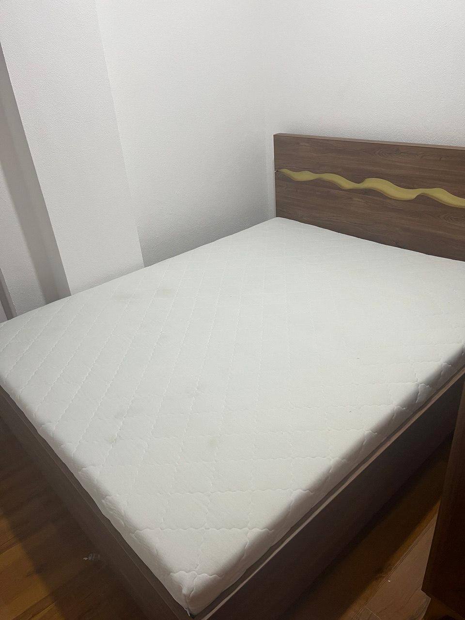 Prodajem krevet bez dušeka 160x200