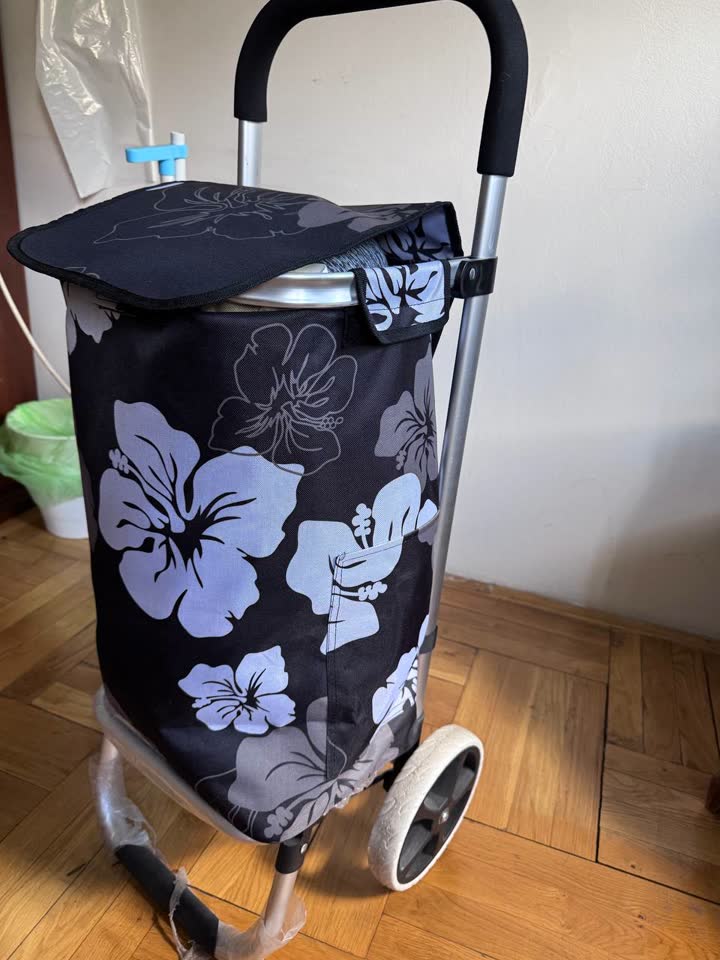 Продам сумку на колесиках