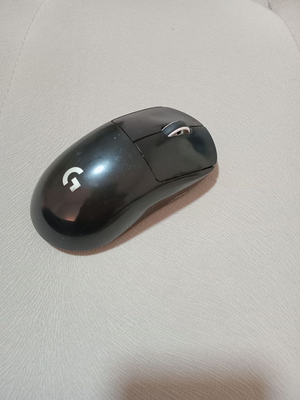 Prodajem gejmerski miš Logitech Pro X Superlight