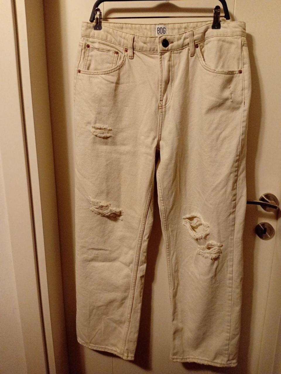 Muške farmerke BDG i muške patike H&M