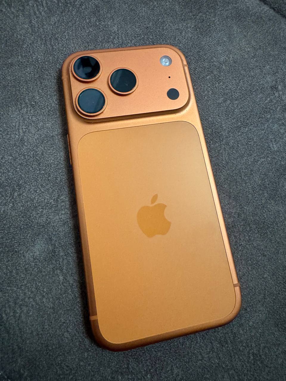 iPhone 17 Pro / Pro Max Orange i Silver 256GB