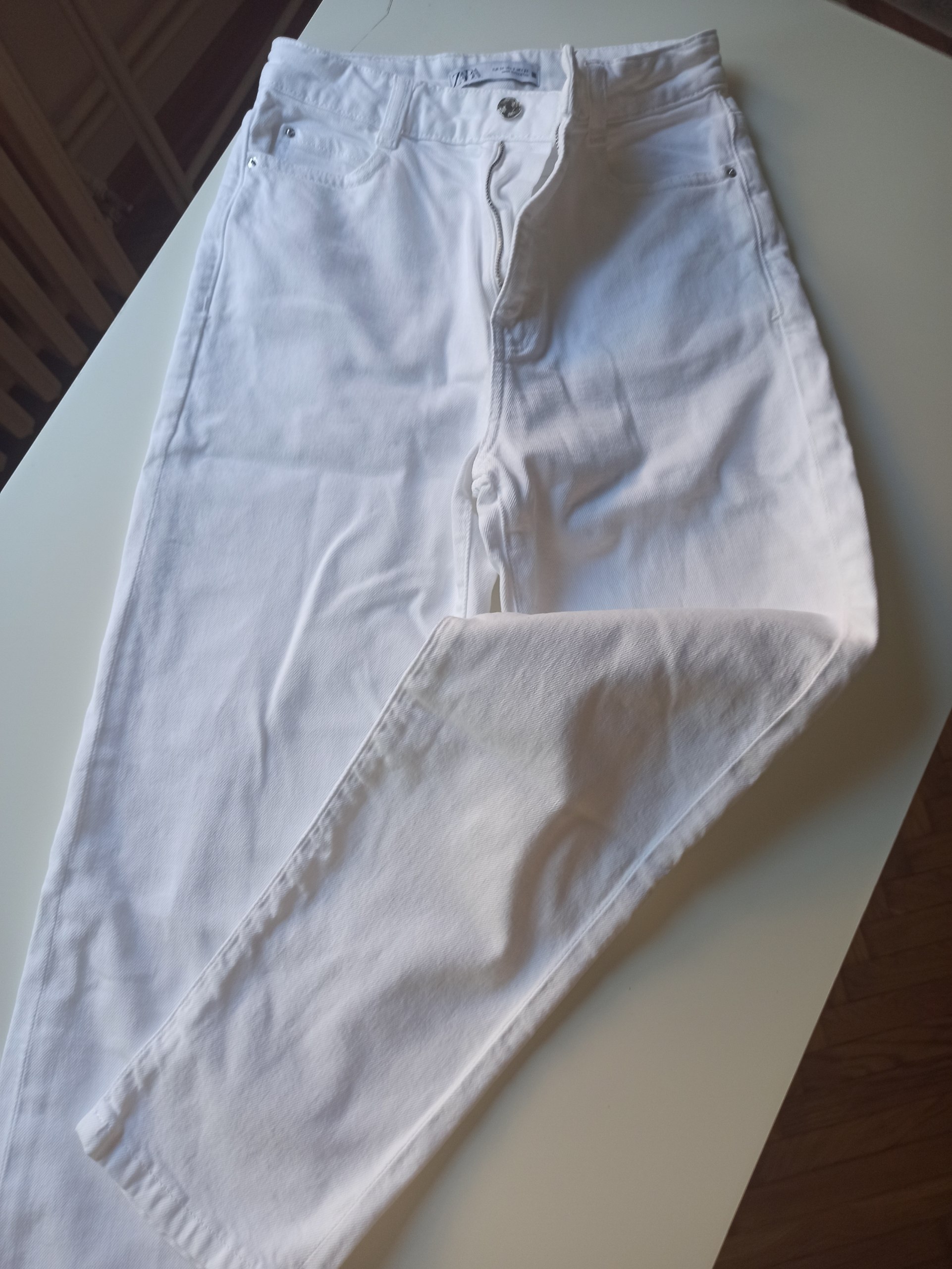 Белые джинсы ZARA, размер 34