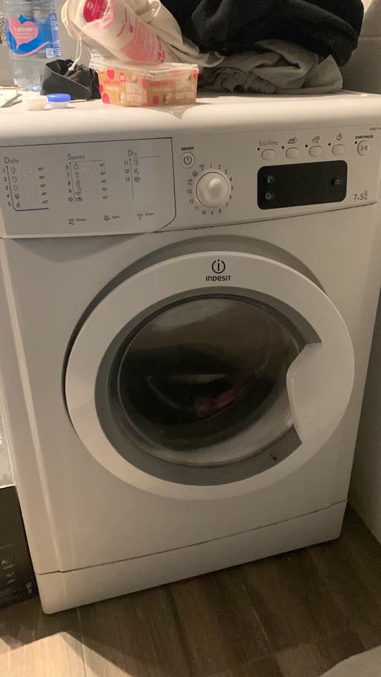 Отдам стиральную машину Indesit IWDE7145 с функцией сушки белья