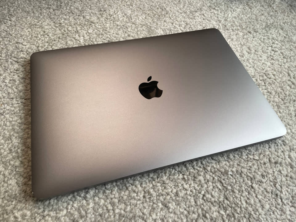 MacBook Pro 13 (A1708) — полностью рабочий, готов к использованию